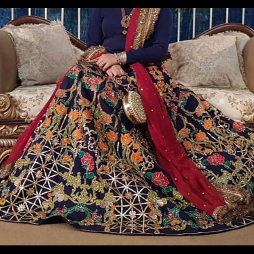 ORIGINAL ERUM KHAN BRIDALMEHNDI OUTFIT(CUSTOMIZED)
